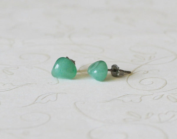 Natural Green Aventurine Studs, hypoallergenic Titanium earring, Raw Aventurine Gemstone post studs, Green earrings, Green stone studs