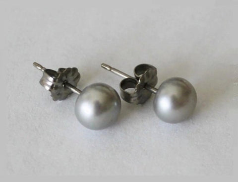 Gray pearl stud earrings, Silver Gray fresh water pearl earrings, Niobium or Titanium Hypoallergenic, sensitive ears, Bridesmaid earrings