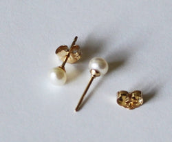 Tiny 3mm, 4mm, 5mm, 6mm white fresh water pearl studs- 14K gold earrings- small pearl earrings- flower girl earrings- small pearl studs