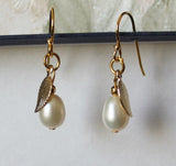 Fresh water pearl drop earrings- Bridesmaid earrings- gold Leaf earrings- 14K Gold fill pearl earrings- Bridesmaid jewelry- Bridesmaid gift